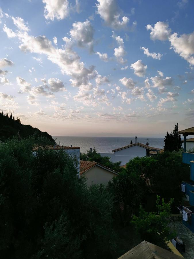 Apartahotel Iris Áyios Nikítas